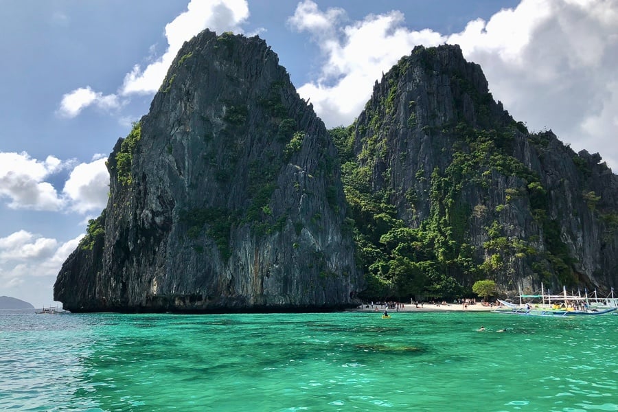 Turquoise water at Shimizu Island in El Nido, Palawan, Philippines