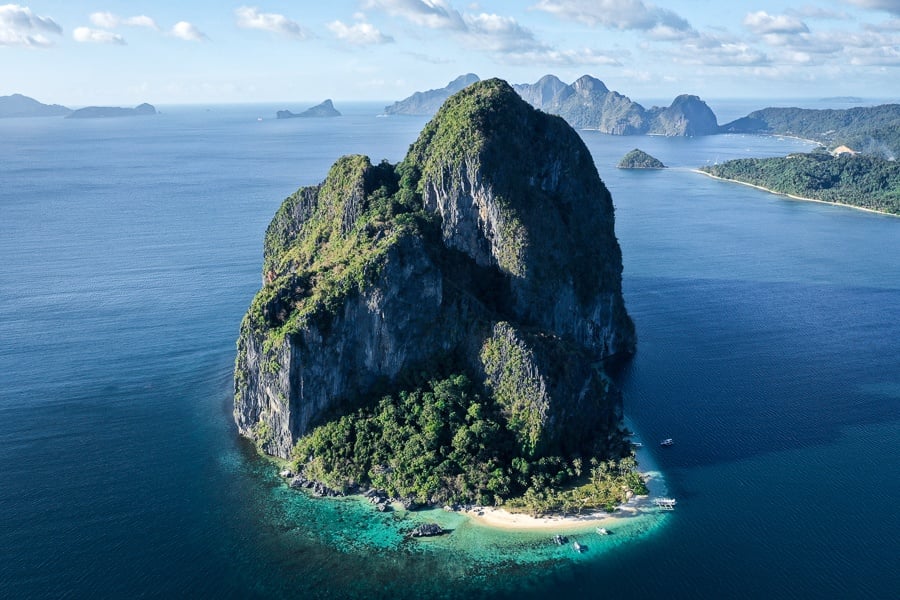 Drone picture of Pinagbuyutan Island in El Nido Palawan