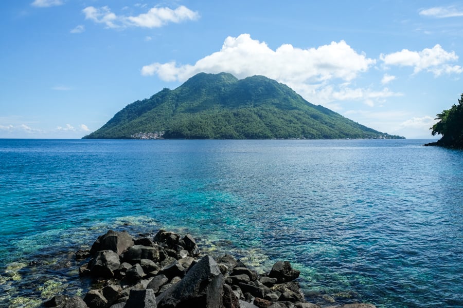 Pantai Jikomalamo Pulau Hiri