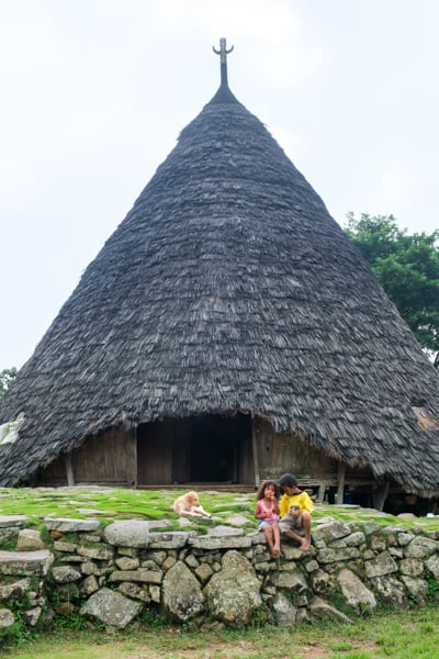 Local kids in front of a hut