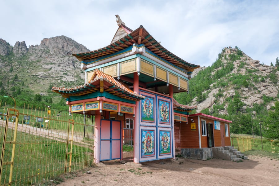 Gate to the Aryapala temple