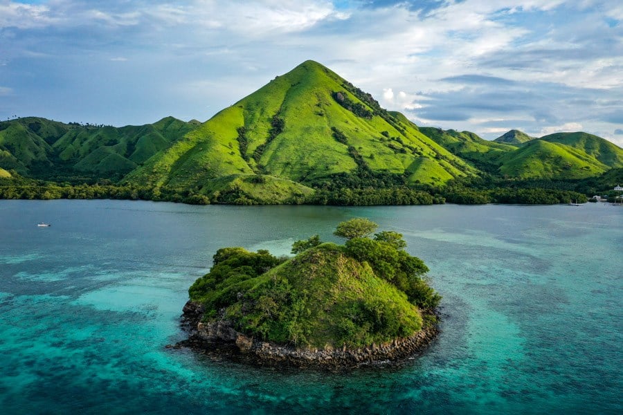 Kelor Island Drone Labuan Bajo Komodo Park