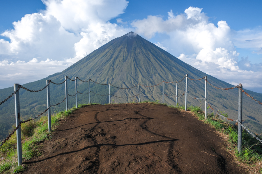Watu Nari Wowo Avatar hill viewpoint