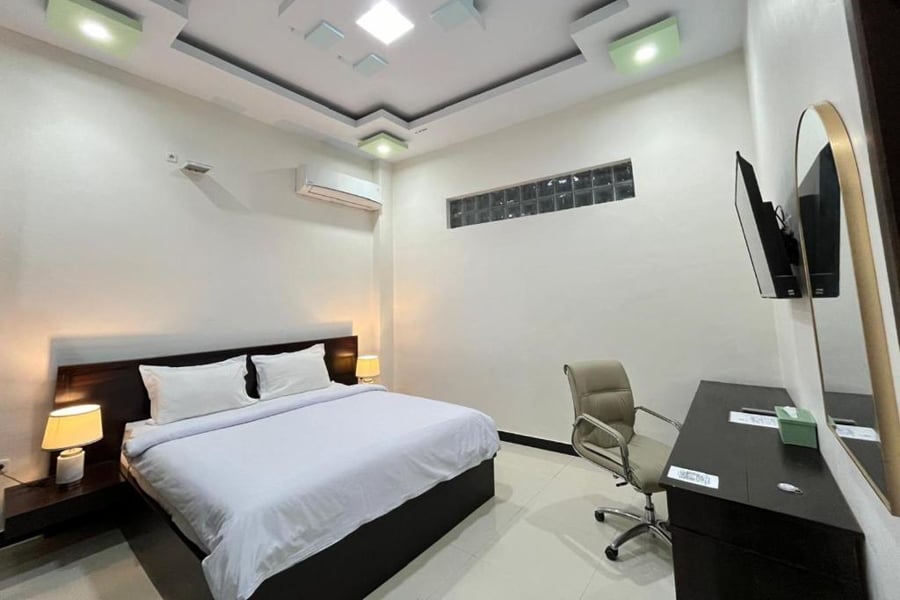DJ Hotel in Raha