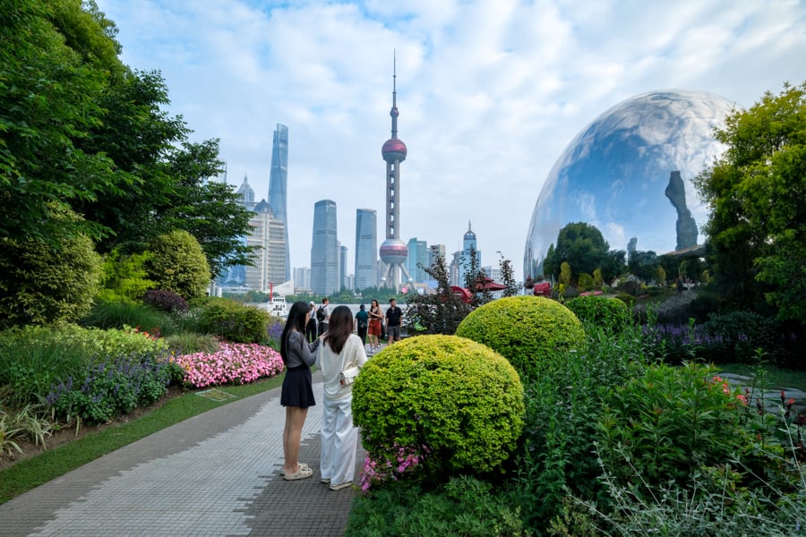 A nice green path at the North Bund